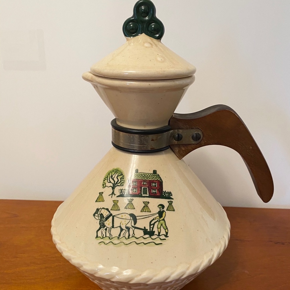•Metlox• Poppytrail Homestead Provincial Carafe